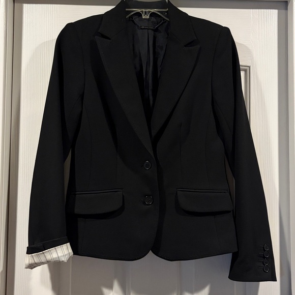 Trina Turk Classic Black Blazer size 4 excellent condition - Picture 3 of 6